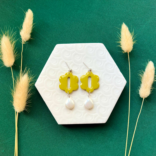 Alice Pearl and Olive Green Flower Earring