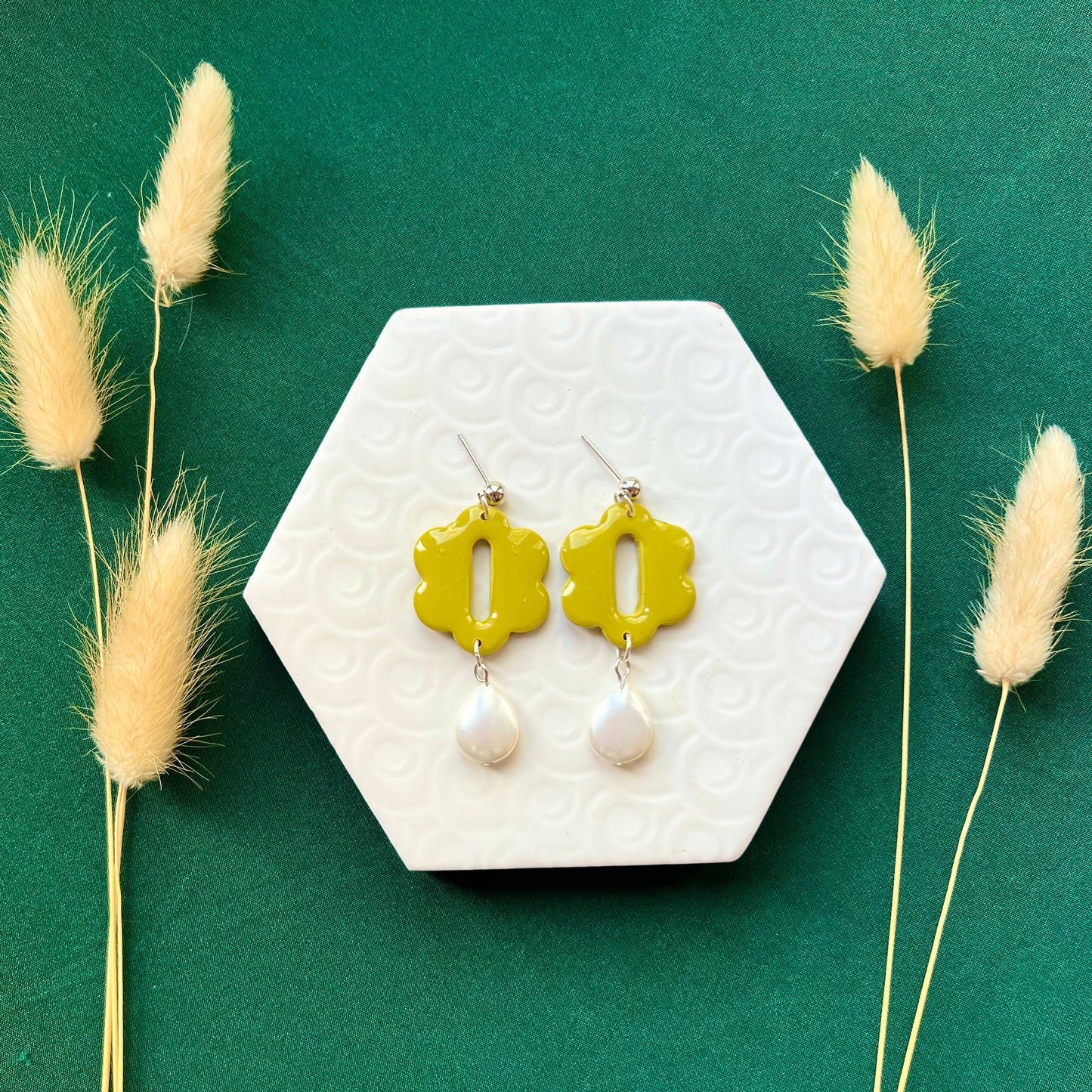 Alice Pearl and Olive Green Flower Earring