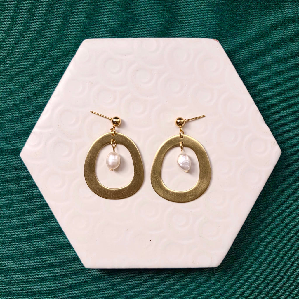 Mia Pearl Gold Drop Earring