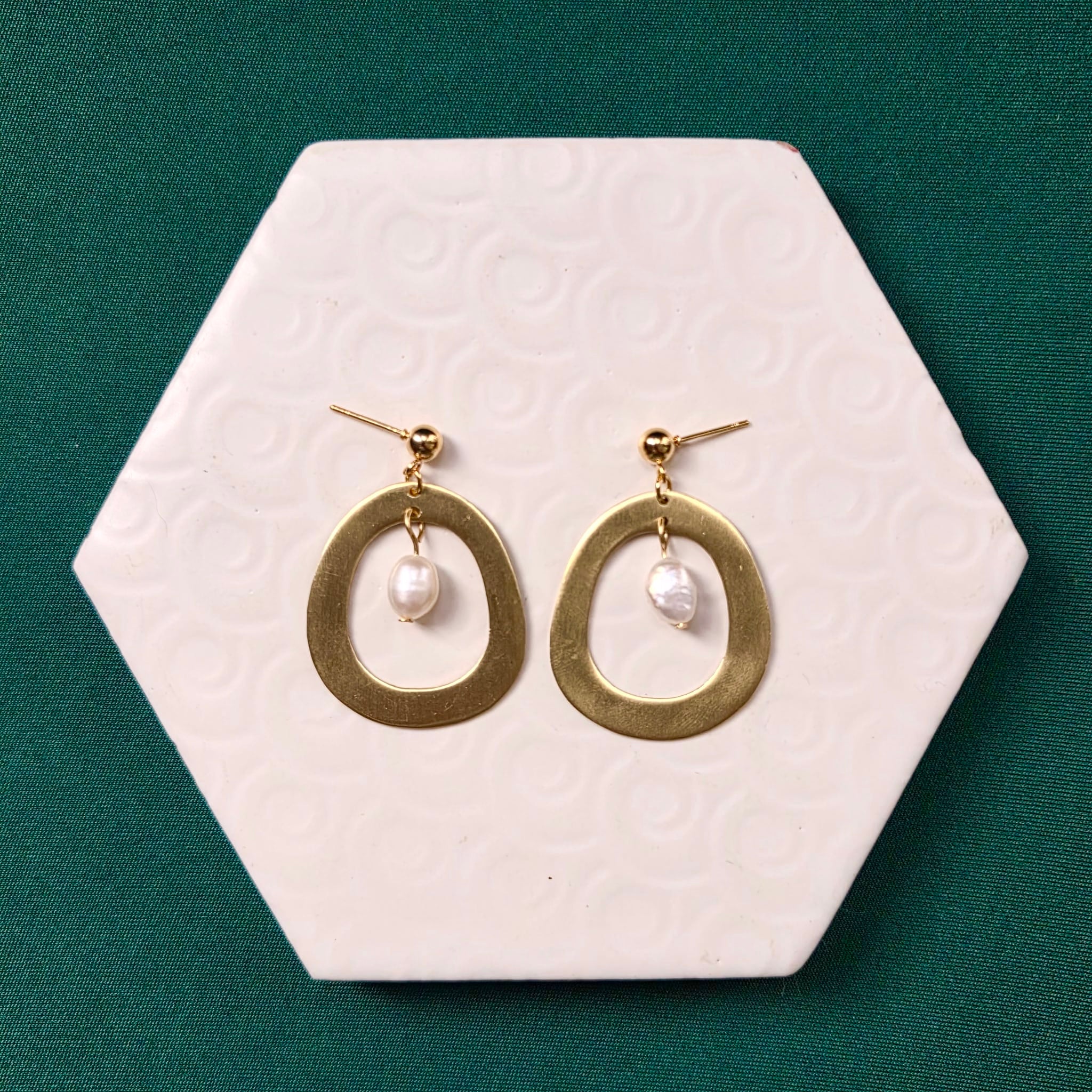 Mia Pearl Gold Drop Earring